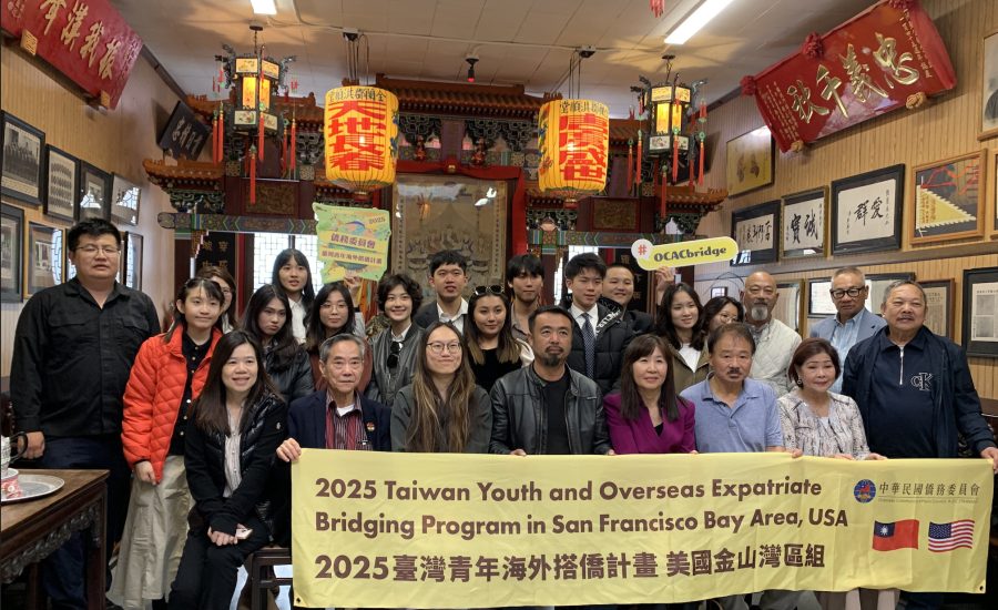 台灣青年學子參觀金山致公堂