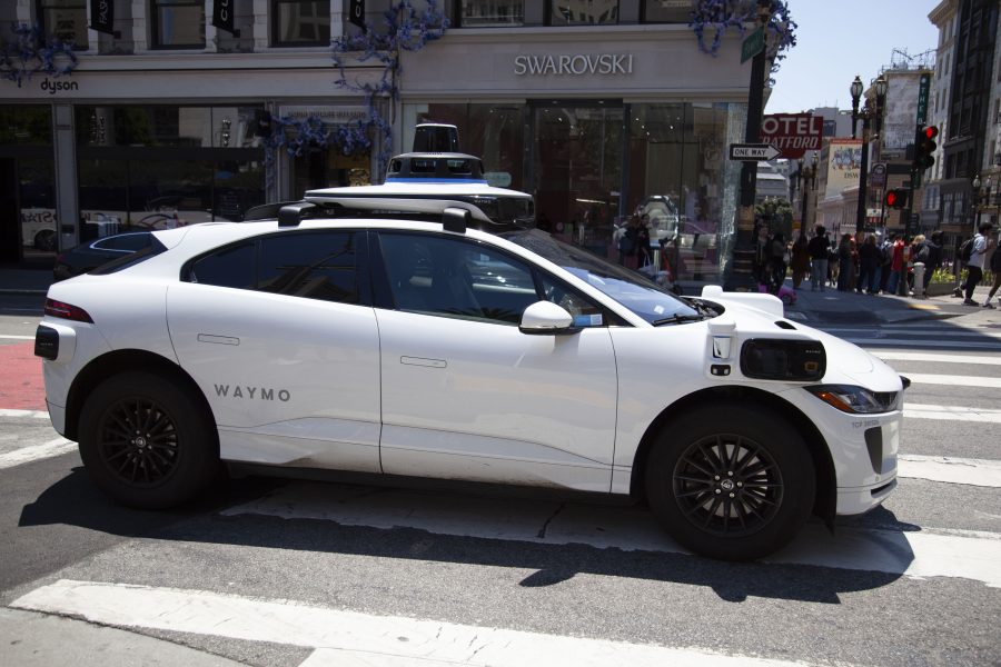 舊金山市場街8月底起允許Waymo、Uber和Lyft高端車運營