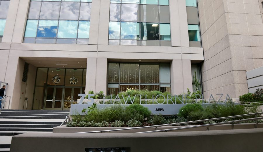 再裁五人        舊金山移民法庭僅剩九位法官