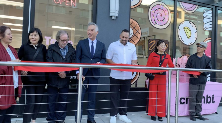 Crumble Cookie進駐Millbrae市中心　市長與議員親臨剪綵賀開張