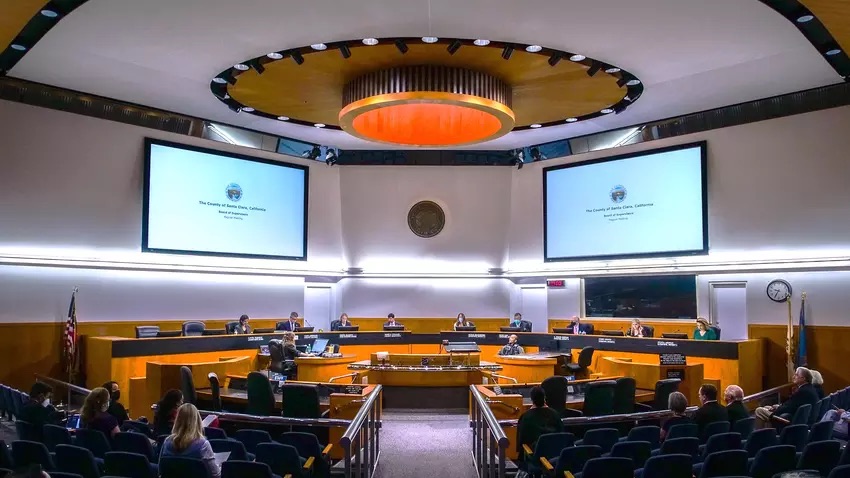 聖塔克拉拉縣監事會頒發退休與卓越服務獎