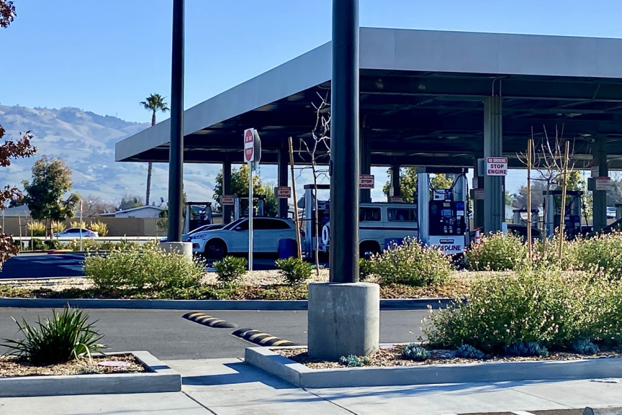 Costco首推獨立加油站　  拓展會員服務應對高油價