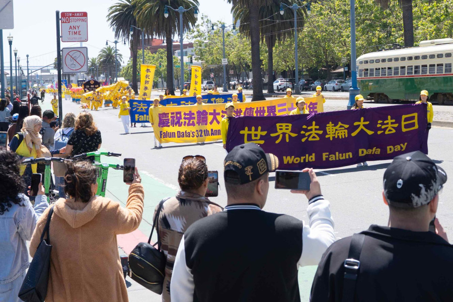 法輪功學員舊金山慶大法日 民眾全程參與遊行