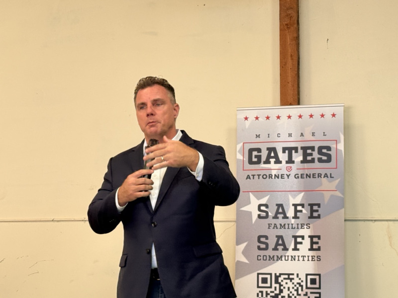 Michael Gates灣區辦市民大會 主打打擊犯罪 承諾恢復法治與秩序